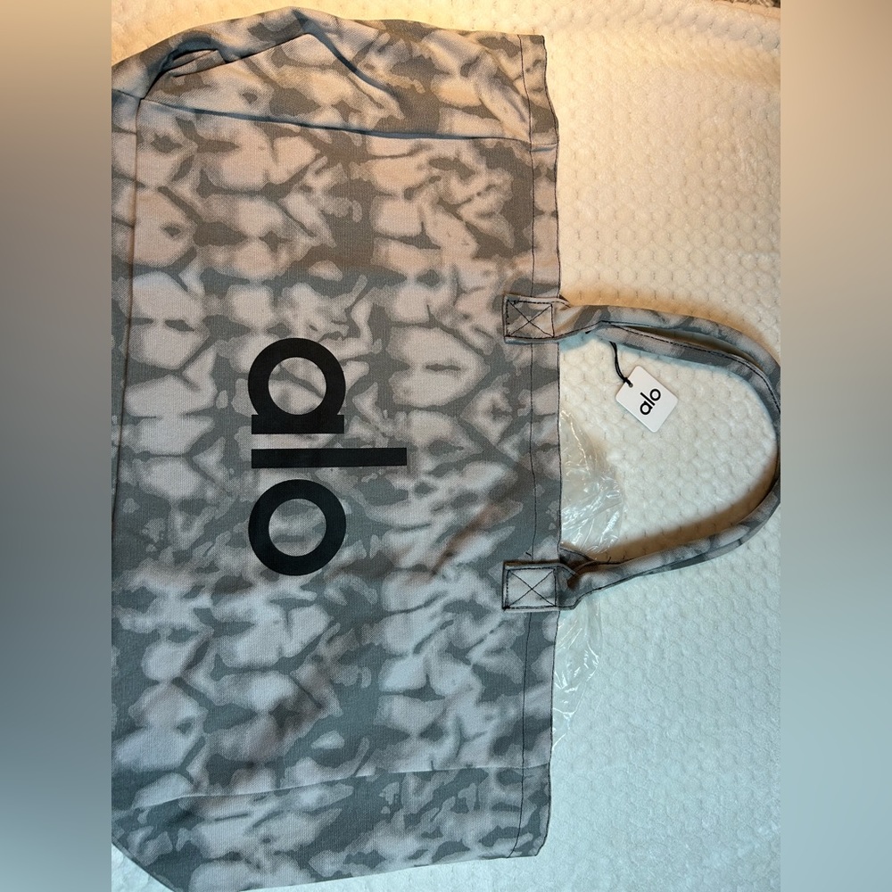 alo Yoga bag